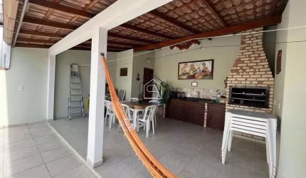 Ampla casa à venda próximo da Avenida das Torres