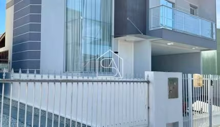 Casa com 3 Dormitórios na Praia Comprida, São José SC