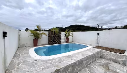 Sobrado com piscina em São José