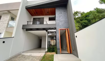 Casa a venda com 3 dormitórios, no bairro Ipiranga.