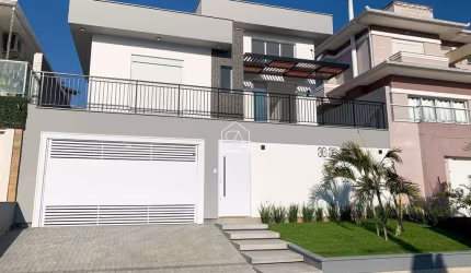 Casa nova com 3 dormitórios sendo 1 suíte à venda, 208 m², Pedra Branca - Palhoç
