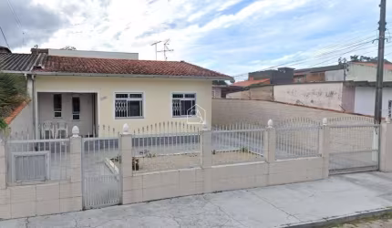 Casa com Edícula com total de 5 dormitórios 1 suíte em Areias - São José - SC