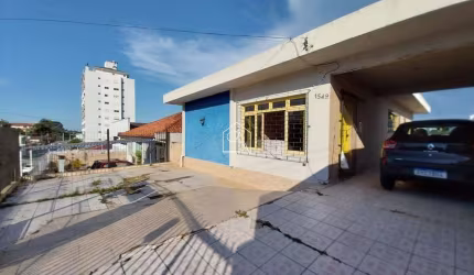 Ampla casa à venda com 05 dormitórios no Bairro Areias São José SC.