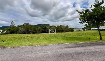 Terreno fundo lago à venda no Condomínio Reserva da Pedra, Palhoça SC
