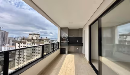 Amplo apartamento com 04 dormitórios, e vista mar de todos os cômodos.