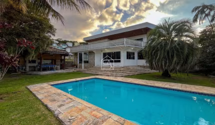 Casa à venda em terreno de 2.300m2 na  Ponta de Baixo - São José