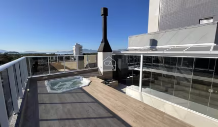 Belíssima cobertura vista mar exclusiva à venda no centro da Palhoça