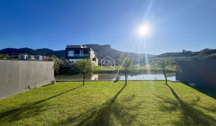 Casa com 241m2 com fundo para o Lago - Reserva da Pedra