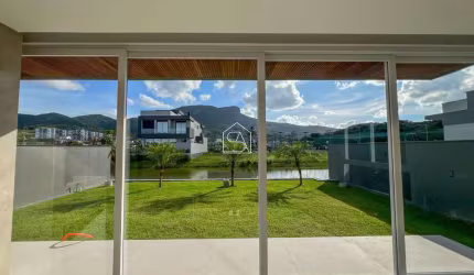 Casa com 241m2 com fundo para o Lago - Reserva da Pedra