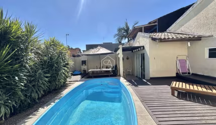 Casa em Jurerê a apenas 300 metros do mar!