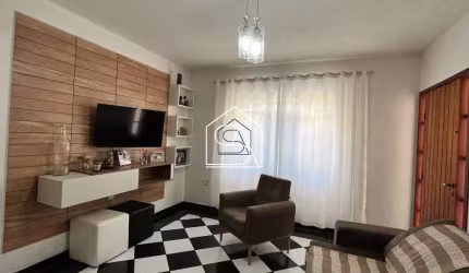 Casa 03 dormitórios com ampla área externa no Bairro Serraria