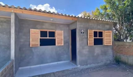 Casa com 30 mil de entrada no centro de pinhal