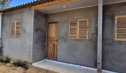 Casa nova em fase de construção a menos de 100m do mar em Cidreira em bairro amplamente de moradores.