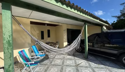 BAIXOU PARA VENDER CASA SOZINHA NO PATIO EM BALNEARIO PINHAL