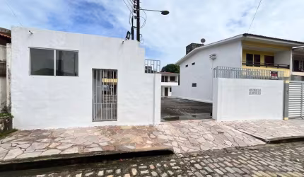 Casa para Venda em Maceió, Feitosa, 3 dormitórios, 1 suíte, 4 banheiros, 2 vagas