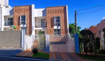 LINDO SOBRADO COM PISCINA NO COUNTRY, 235 M² ÚTIL.