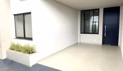 Casa térrea com piscina, suíte e 2 dormitórios