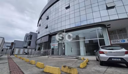 Sala Comercial no Lion Center – Espaço Estratégico para seu Negócio!
