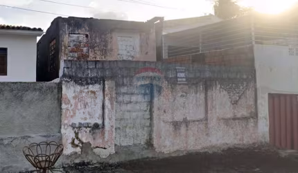 Casa em Jaguaribe 'Precisando de Reconstrução Total' (Preço Reduzido!)