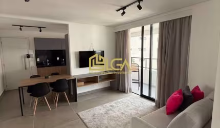 Belíssimo apartamento todo reformado com PORTEIRA FECHADA na Ponta da Praia!