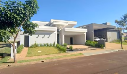 Linda casa em condomínio