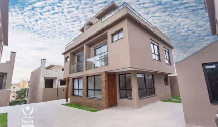 Sobrado com terraço, 3 quartos sendo 1 suíte  à venda por R$ 830.000 - Tingui - Curitiba/PR