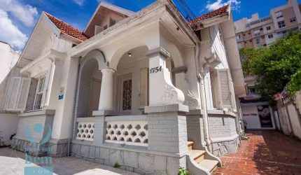 Casa Comercial, da frente, para alugar com 8 salas, depósito, lavabo, 3 banheiros e 3 vagas no Rebouças