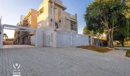 Sobrado em Condomínio Fechado à venda no Bairro Alto.   3 Quartos, Suíte, terraço com churrasqueira e 2 Vagas de garagem