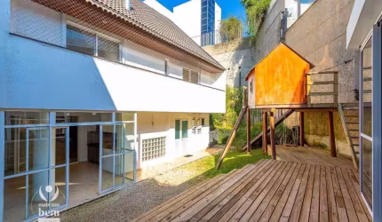 Casa com 320 m², 4 quartos (2 suítes), terreno 648,00m² e 8 vagas à venda por R$ 1.850.000 - Santo Inácio - Curitiba/PR