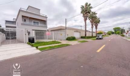 Sobrado com quintal, Estuda Permuta, 3 quartos, suíte, terraço com churrasqueira e 3 vagas à venda no Portão.