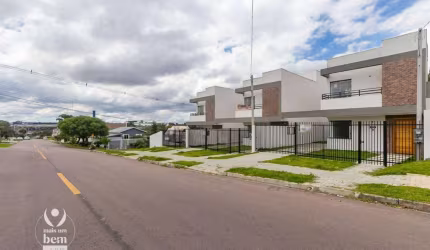 Lindo sobrado com 111 m²,  3 quartos (1 suíte) à venda por R$ 674.000 - Bairro Alto - Curitiba/PR