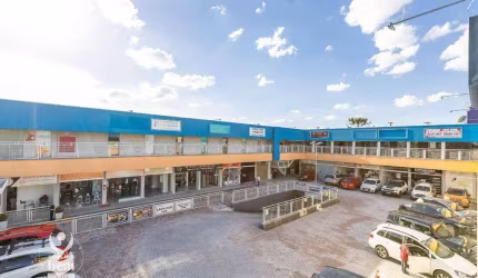 Baixou o preço de R$169.000,00 para R$159.900,00! Linda sala comercial mobiliada em centro comercial no Novo Mundo - Curitiba/PR.