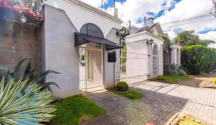 MORE em UM CONDOMÍNIO em frente ao PARK c/ 198m² sendo 3 quartos c/ suíte 3 vagas de gar. por menos de 1.3 - Sobrado Triplex Vista Alegre em Curitiba