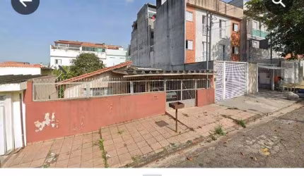 Casa Antiga com 250 metros e uma Edicila Exlente para Costrutor