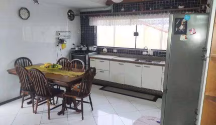 Sobrado Maravilhoso com 250 m² 3 Dormitorios e 4 Vagas de Garagens