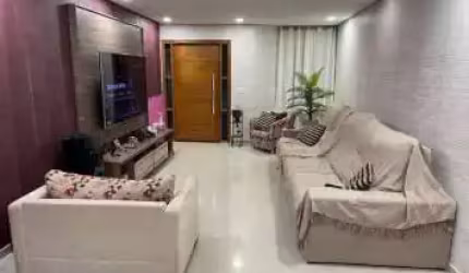 Sobrado com 250 m² 3 Dormitorios sendo 1 Suíte com sacada e 4 Vagas