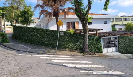 Casa com 192 m² 2 Dormitorios sendo 2 Banheiros e 4 Vagas de Gargens