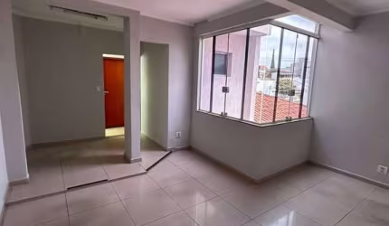 Sobrado com 214 m² 6 Dormitorios sendo 1 Suite e 2 VAgas de Garagens