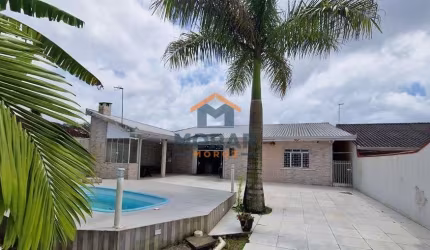 Excelente residência com amplo terreno em Gaivotas