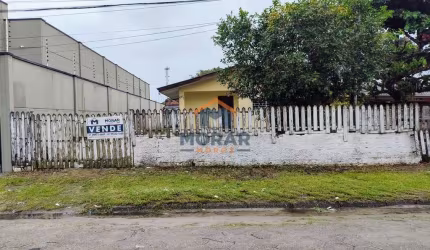 Terreno comercial com residência em Praia de Leste