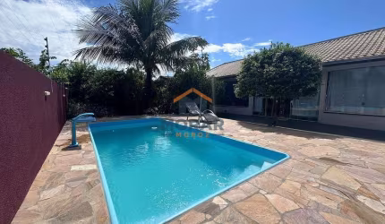 Residência 04 dormitórios com Piscina em Matinhos