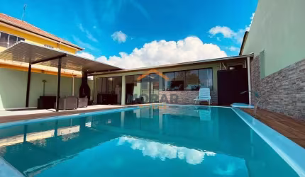 Residência com 03 dormitórios moblidiada e Piscina