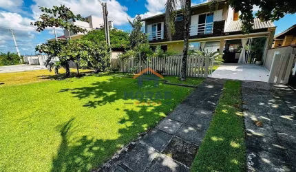 Residencia com piscina no Balneário Atami