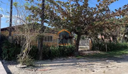 Residência com espaço de terreno faixa Mar Grajaú