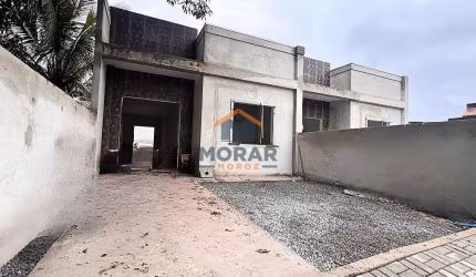 Casa com 03 dormitorios e Piscina Praia de Leste