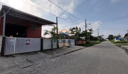 Excelente barracão comercial em Praia de Leste