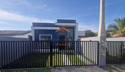 Casa próxima ao mar em Costa Azul