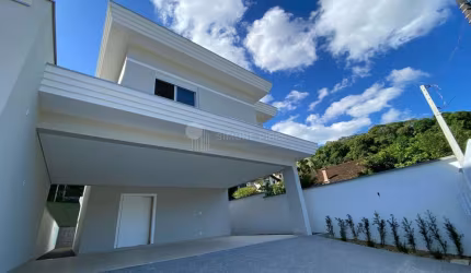 Casa com 4 quartos à venda no Atiradores, Joinville  por R$ 2.350.000