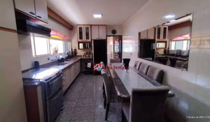 Sobrado com 4 dormitórios, 1 suite, 2 vagas à venda, 169 m² por R$ 800.000 - Cidade Patriarca - São Paulo/SP