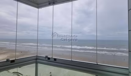 Apartamento dos Sonhos na Praia Grande: Conforto e Lazer!